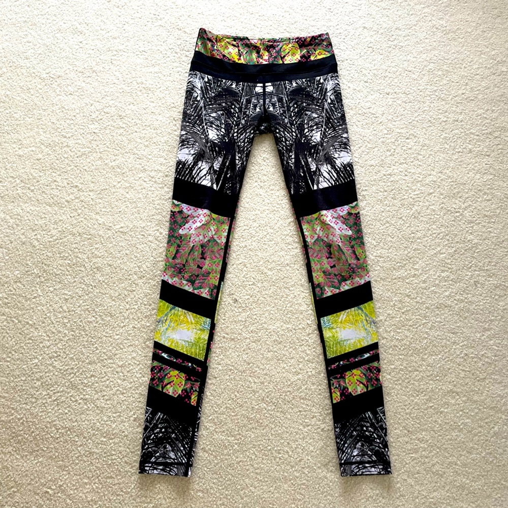 WITH (Wear it to heart) multicolored print yoga leggings - size M